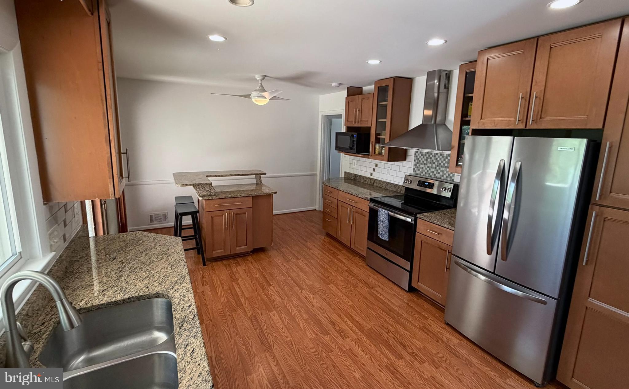 604 YEONAS DRIVE SW