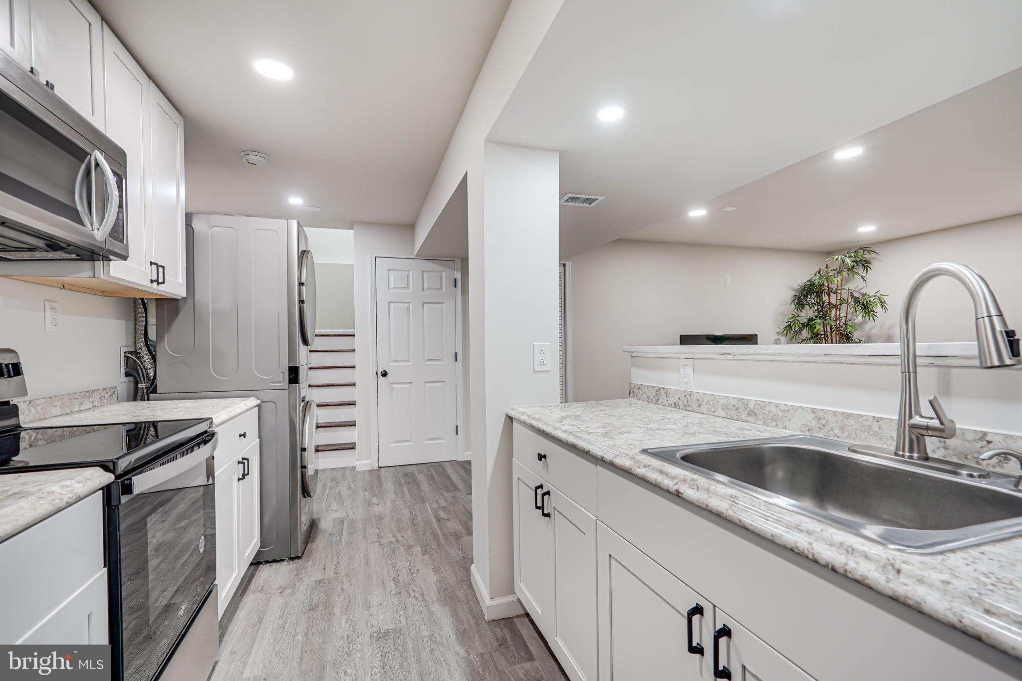 SOUTH RIDING - Residential