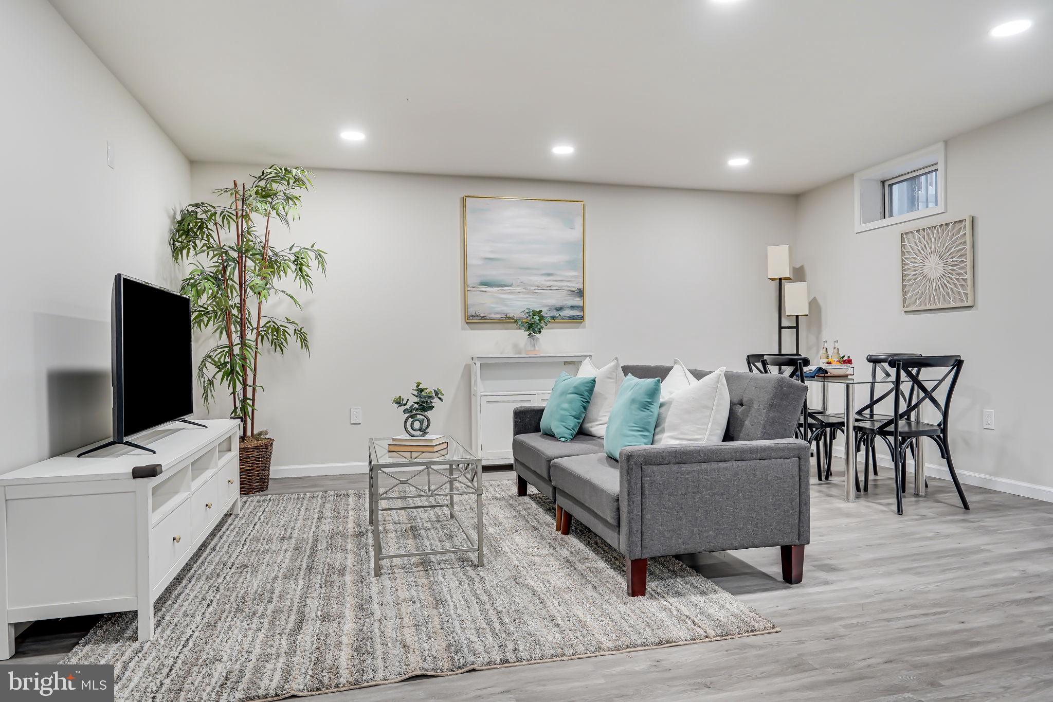 SOUTH RIDING - Residential