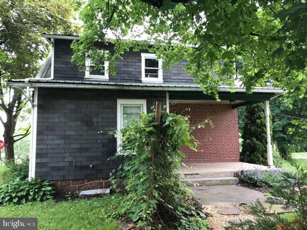 Photo of 132 E Maple Grove Road, NARVON, PA 17555 (MLS # PALA2081208)