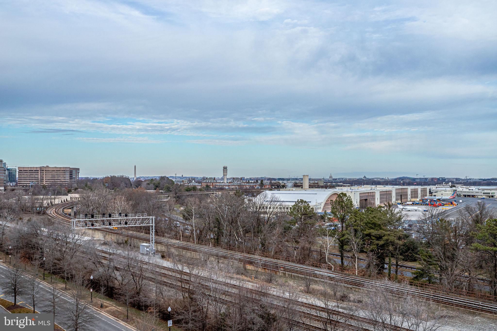 ECLIPSE ON CENTER PARK - Residential