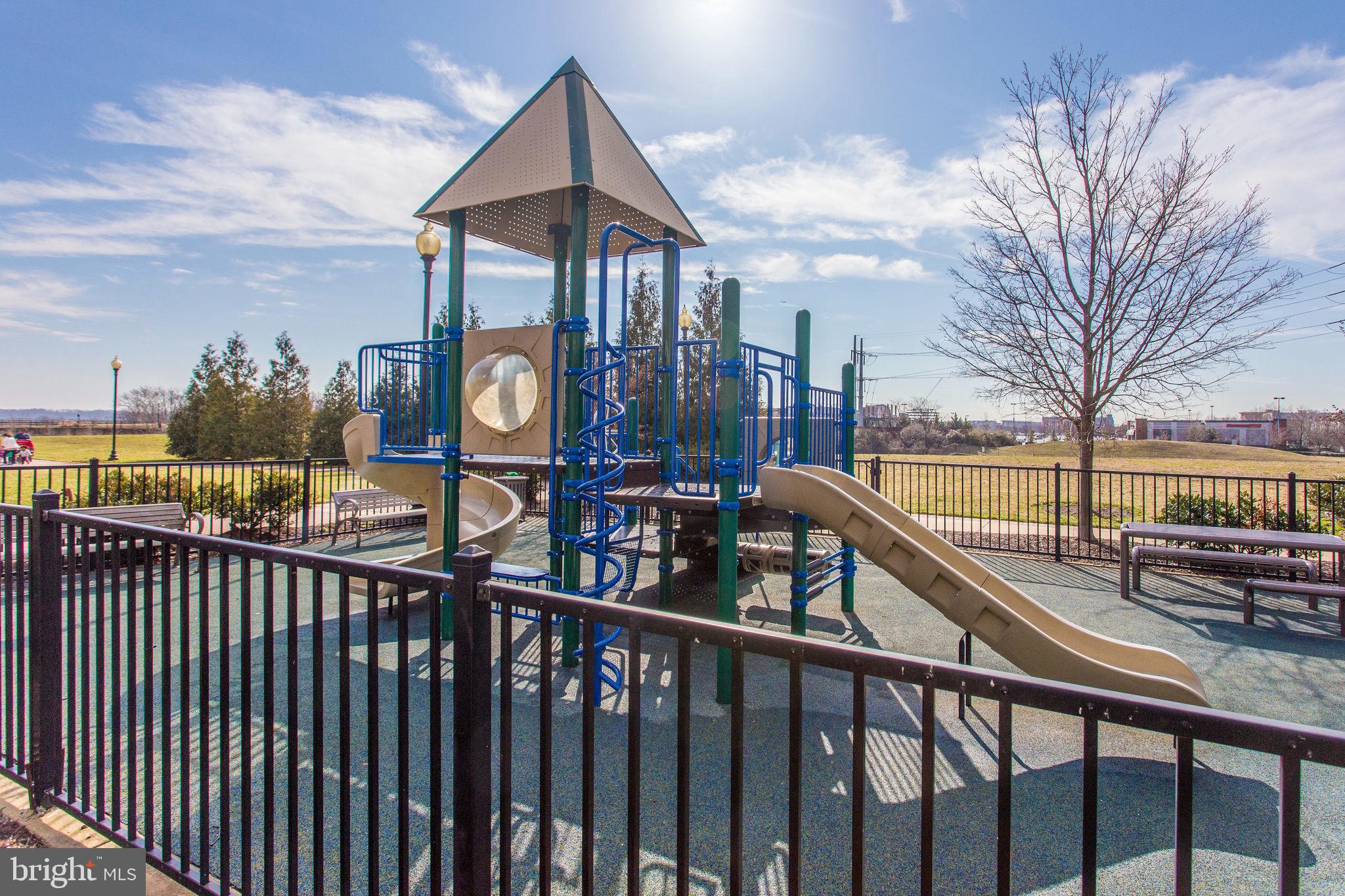 ECLIPSE ON CENTER PARK - Residential