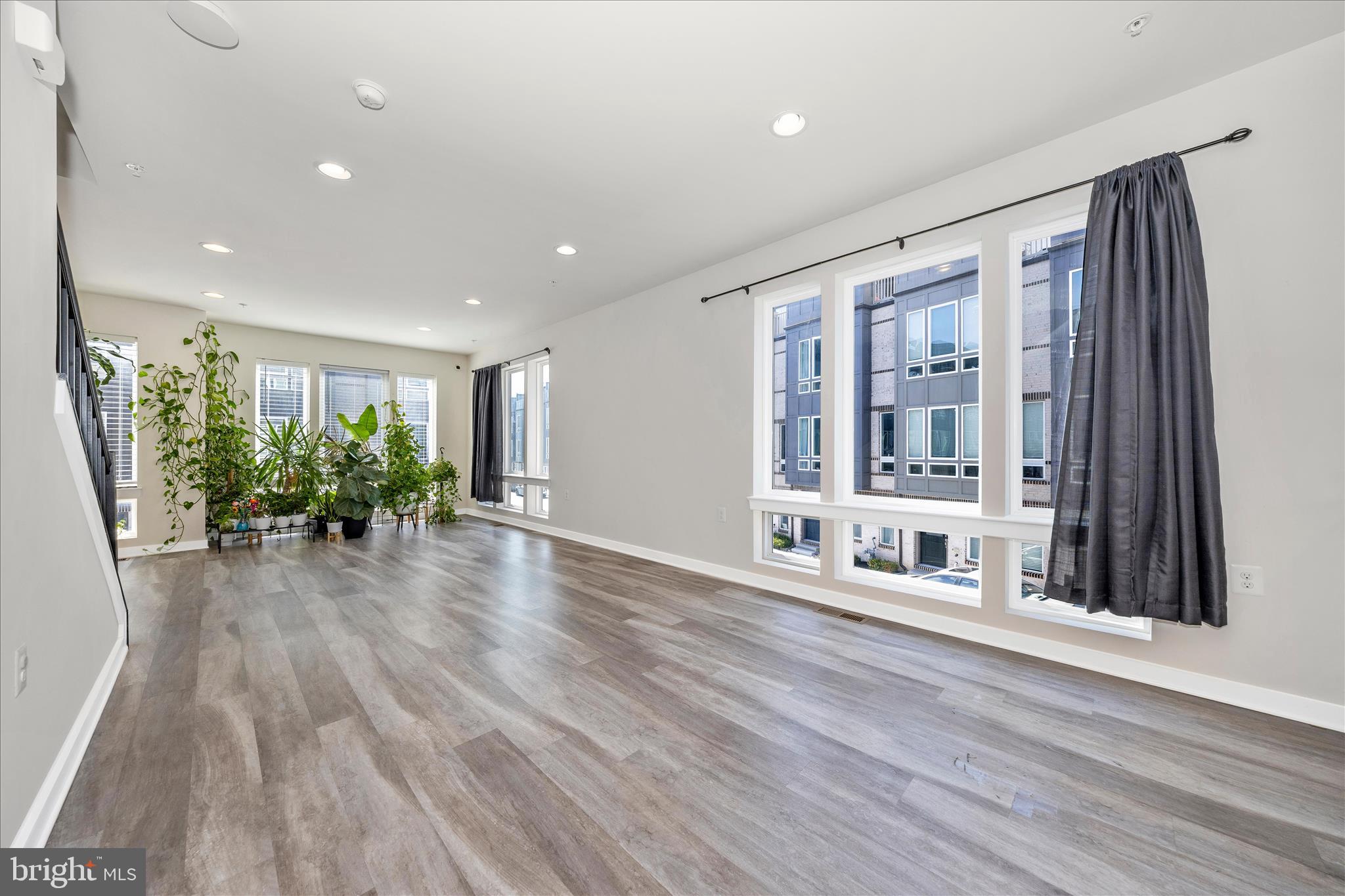 RIVER PLACE - Residential