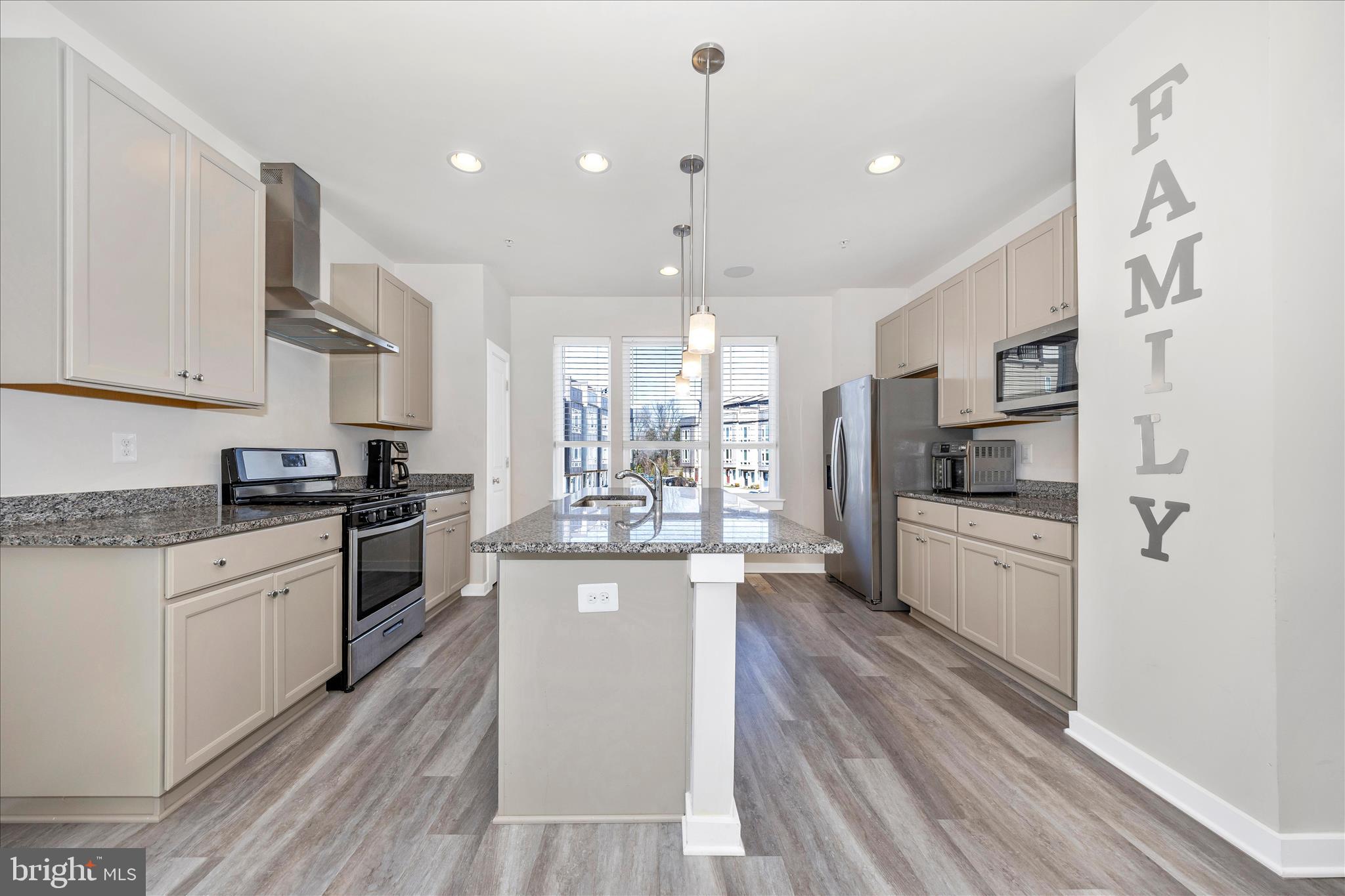 RIVER PLACE - Residential