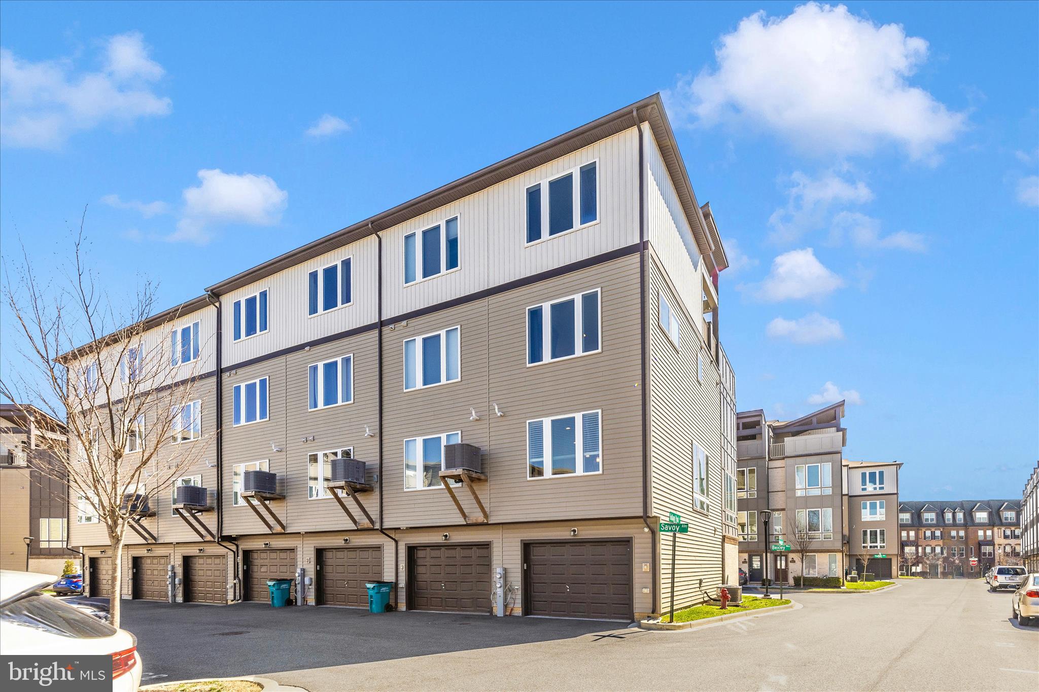 RIVER PLACE - Residential