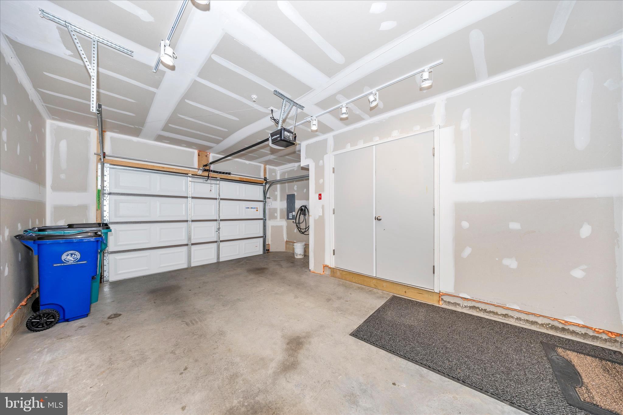 RIVER PLACE - Residential