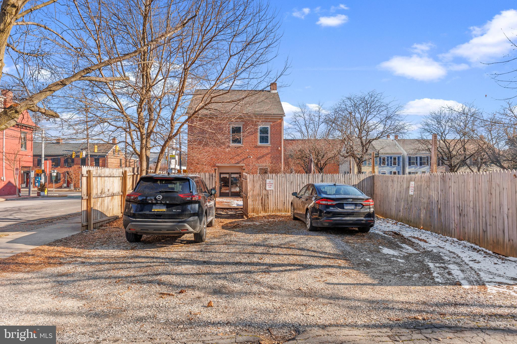 NEWTON SQUARE - Residential