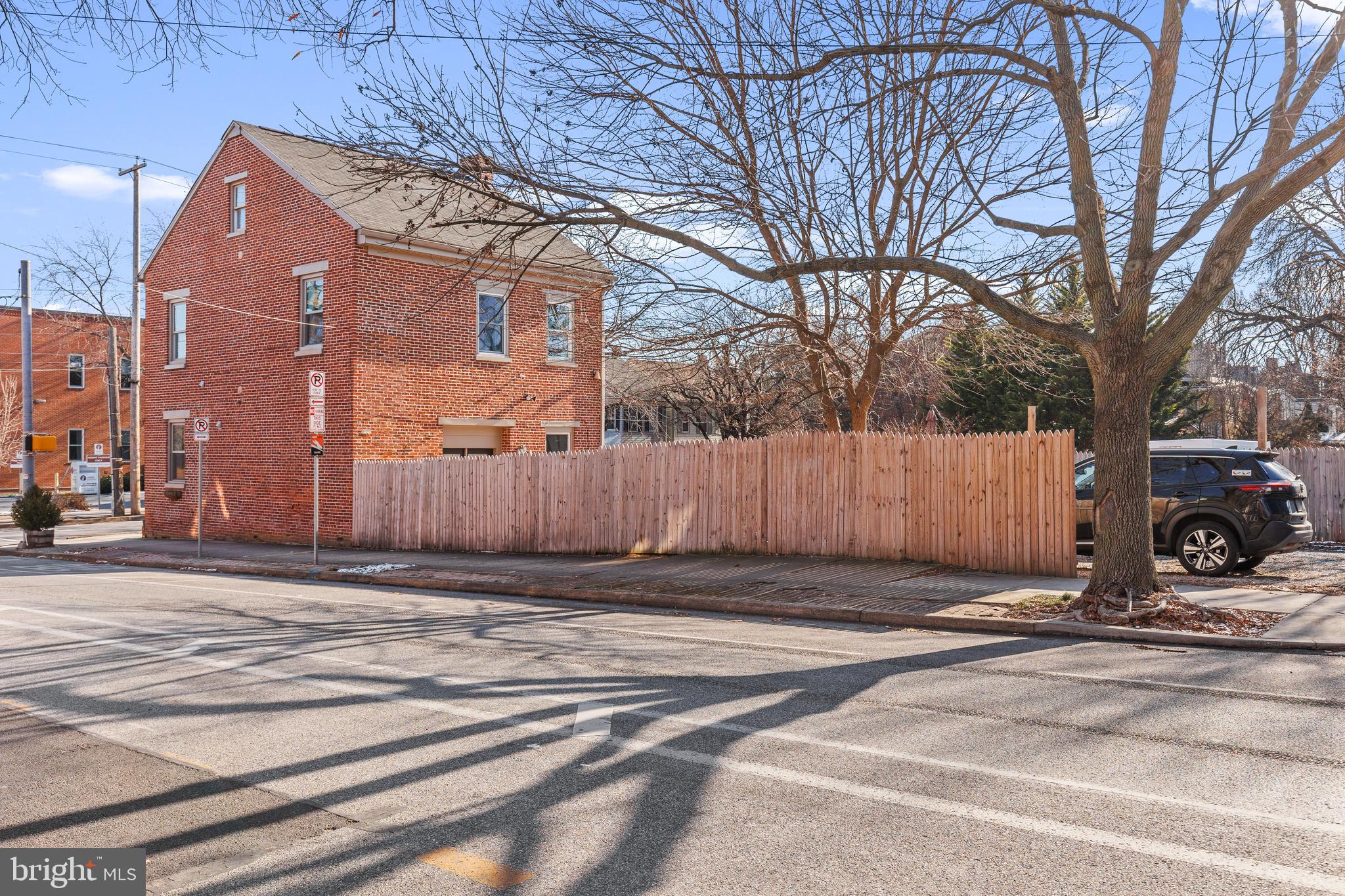 NEWTON SQUARE - Residential