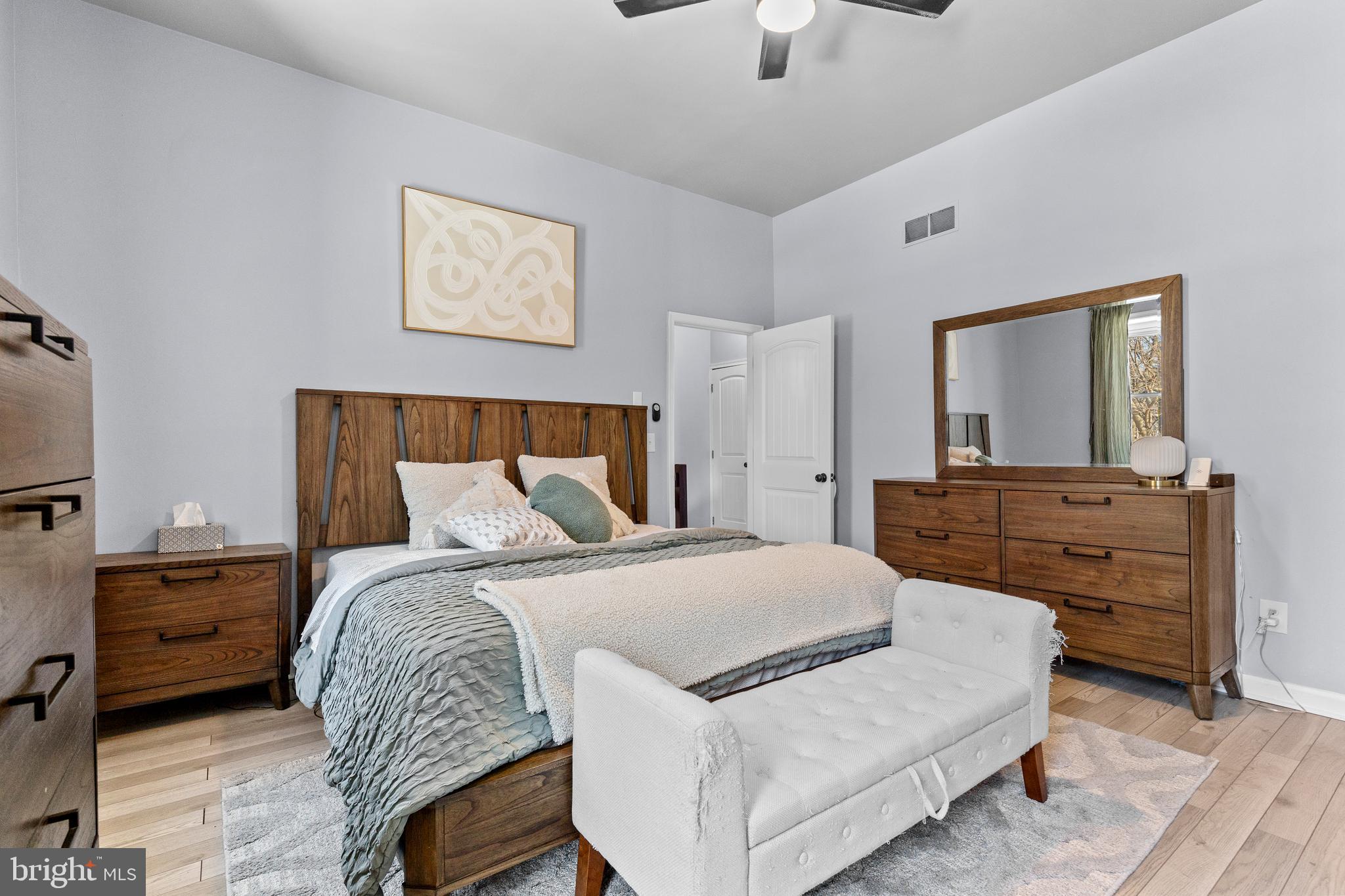 NEWTON SQUARE - Residential