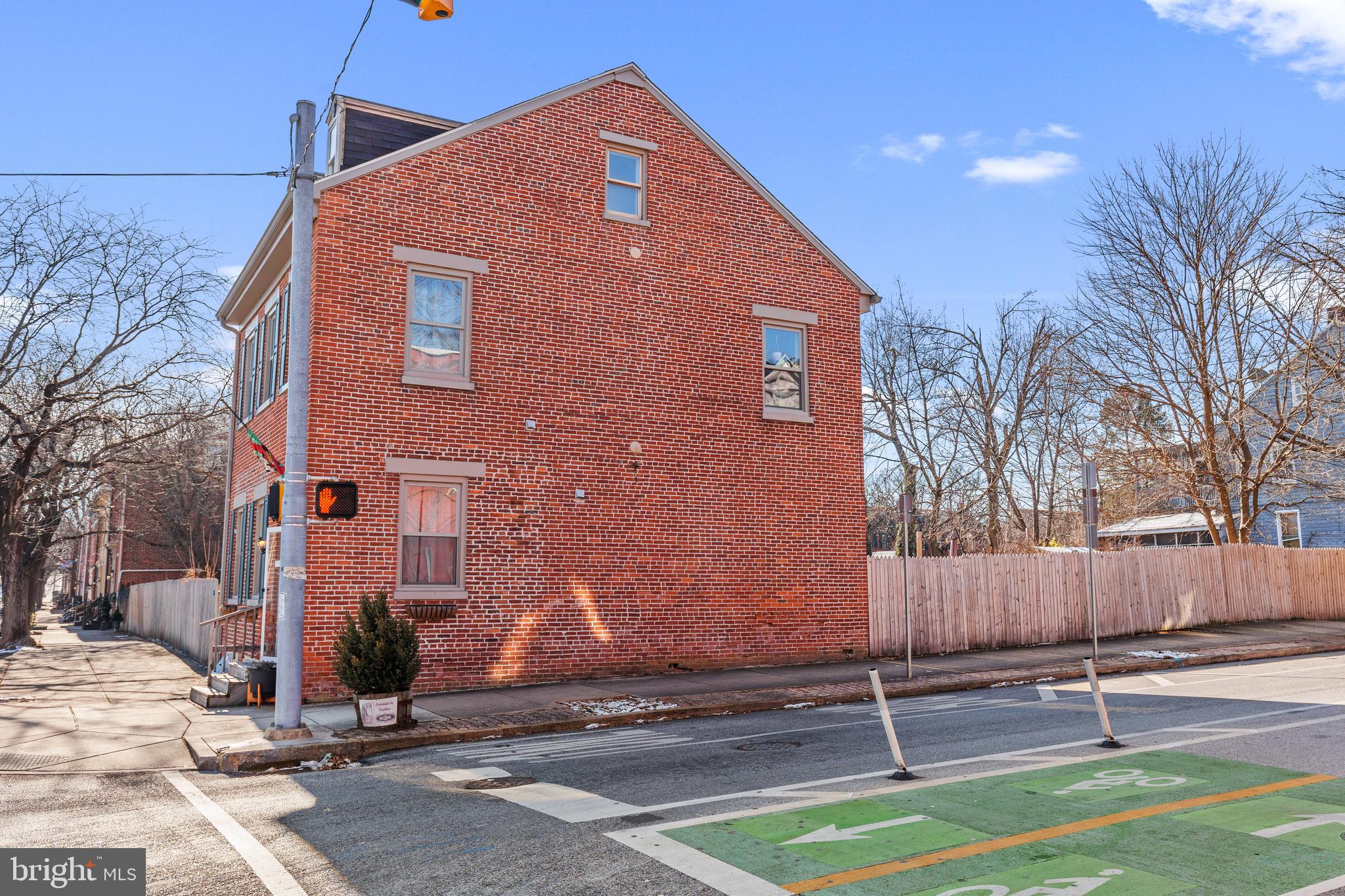 NEWTON SQUARE - Residential