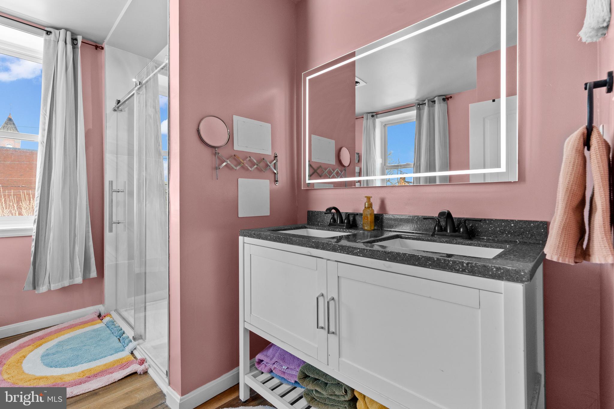 NEWTON SQUARE - Residential