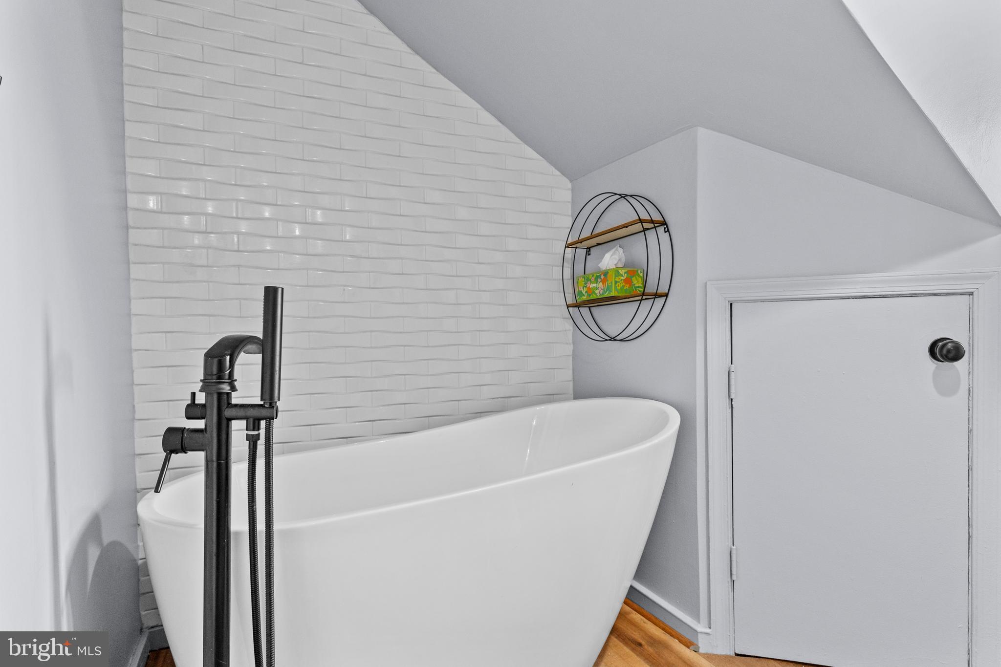 NEWTON SQUARE - Residential