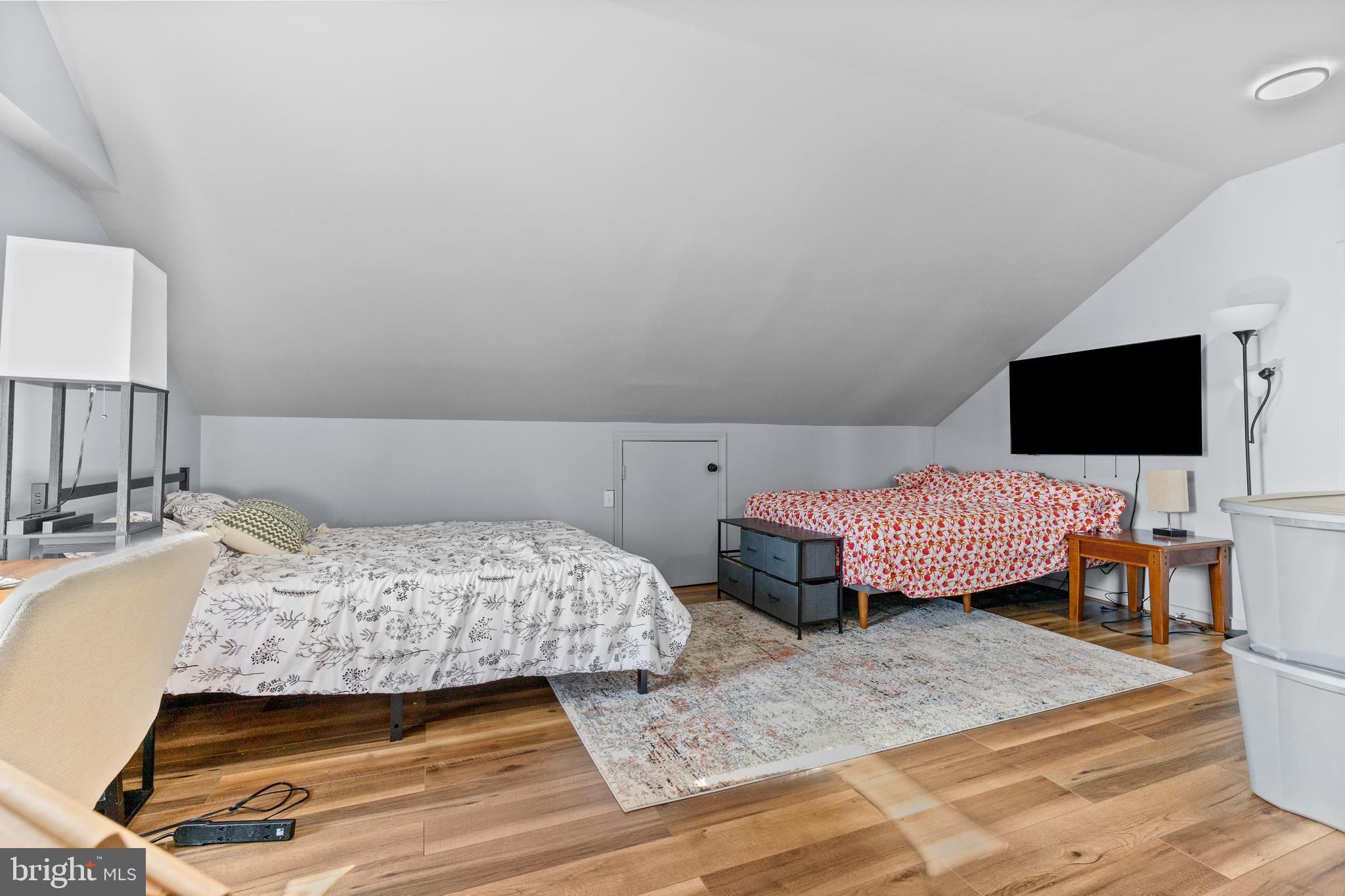 NEWTON SQUARE - Residential