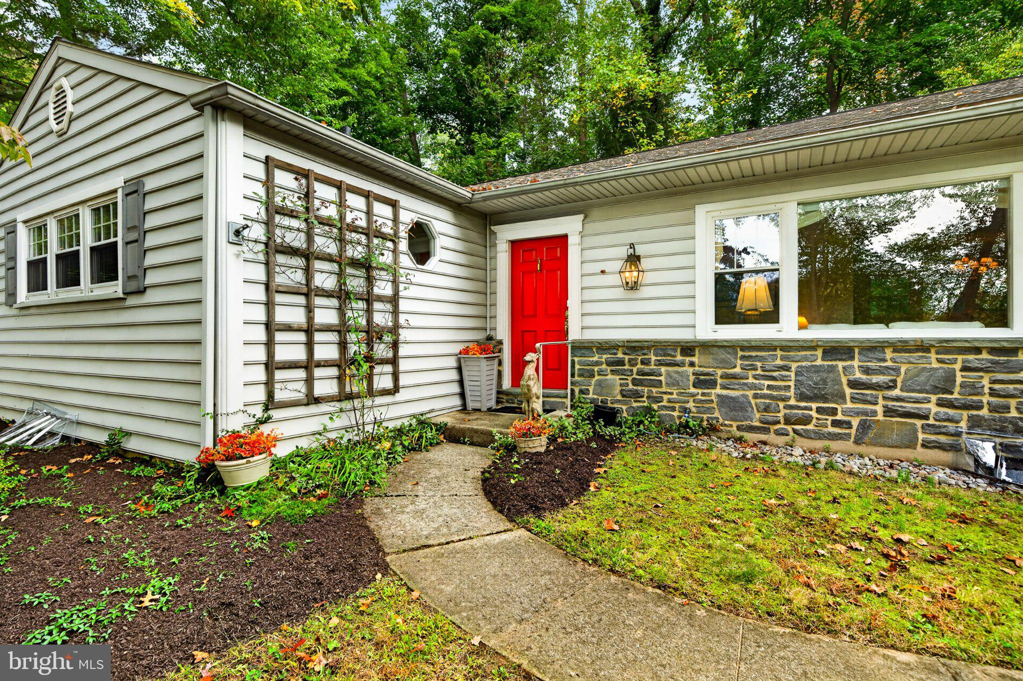 59 LAKESIDE AVENUE