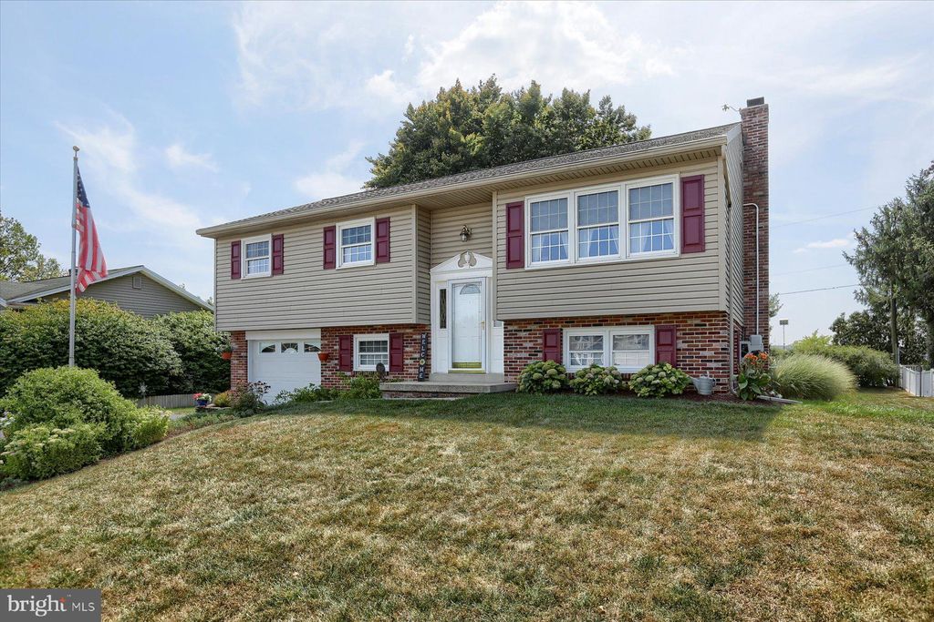 Photo of 464 BISCAYNE RD, LANCASTER, PA 17601 (MLS # PALA2040432)