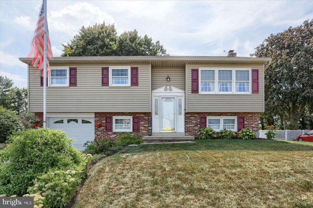 Photo of 464 BISCAYNE RD, LANCASTER, PA 17601 (MLS # PALA2040432)