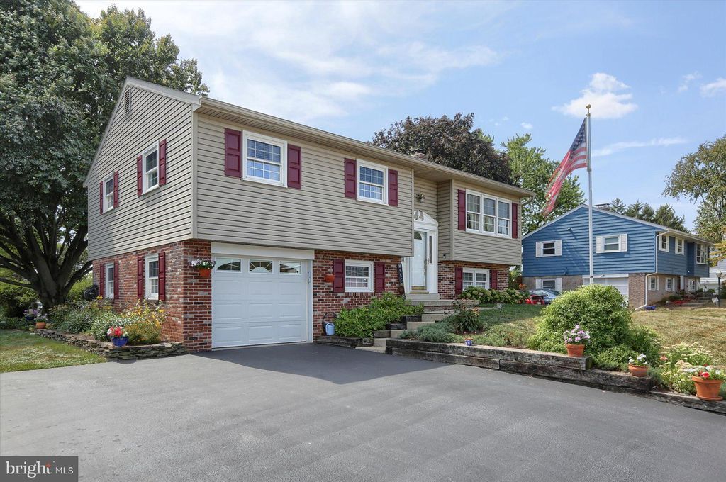 Photo of 464 BISCAYNE RD, LANCASTER, PA 17601 (MLS # PALA2040432)