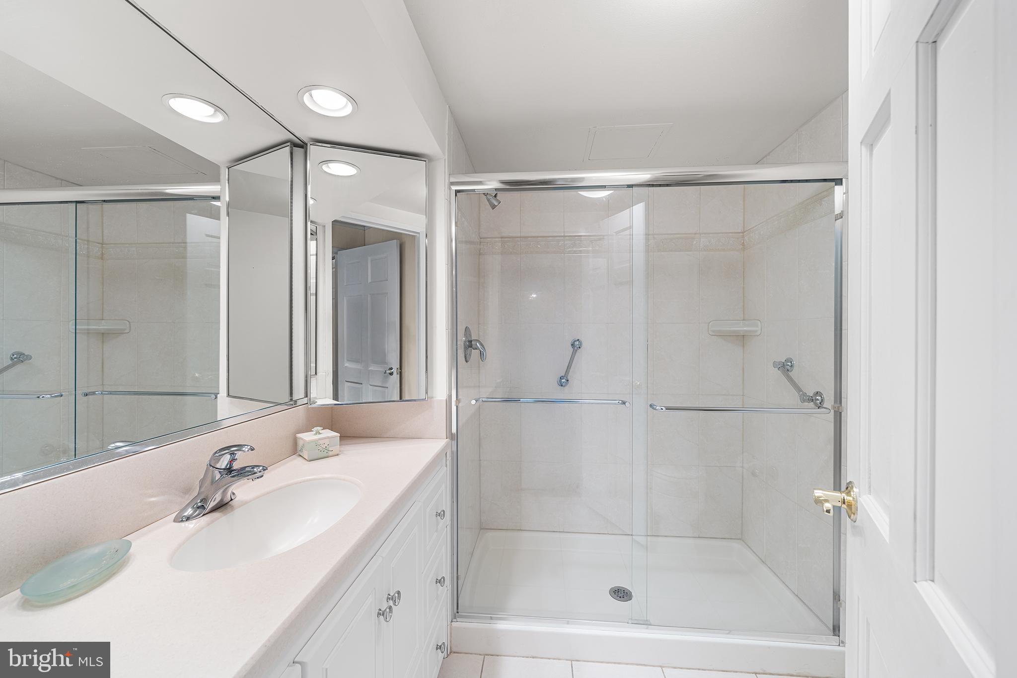 AVENUE OF THE ARTS - Residential