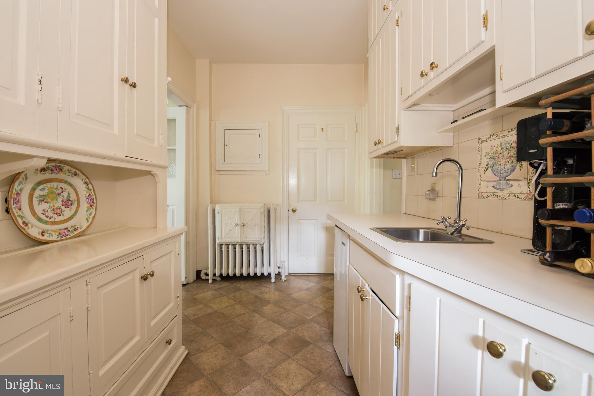 CHESTNUT HILL - Residential