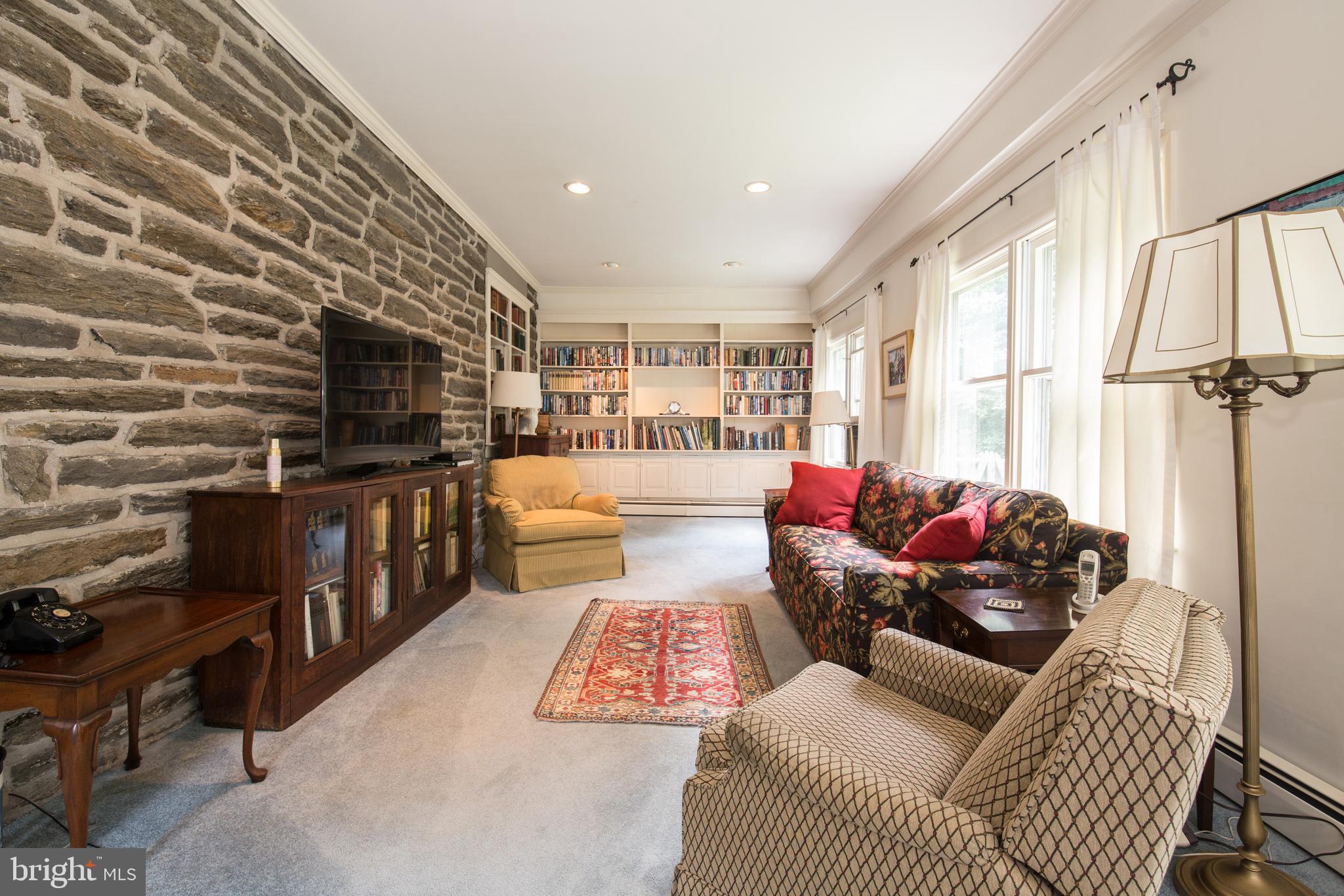 CHESTNUT HILL - Residential