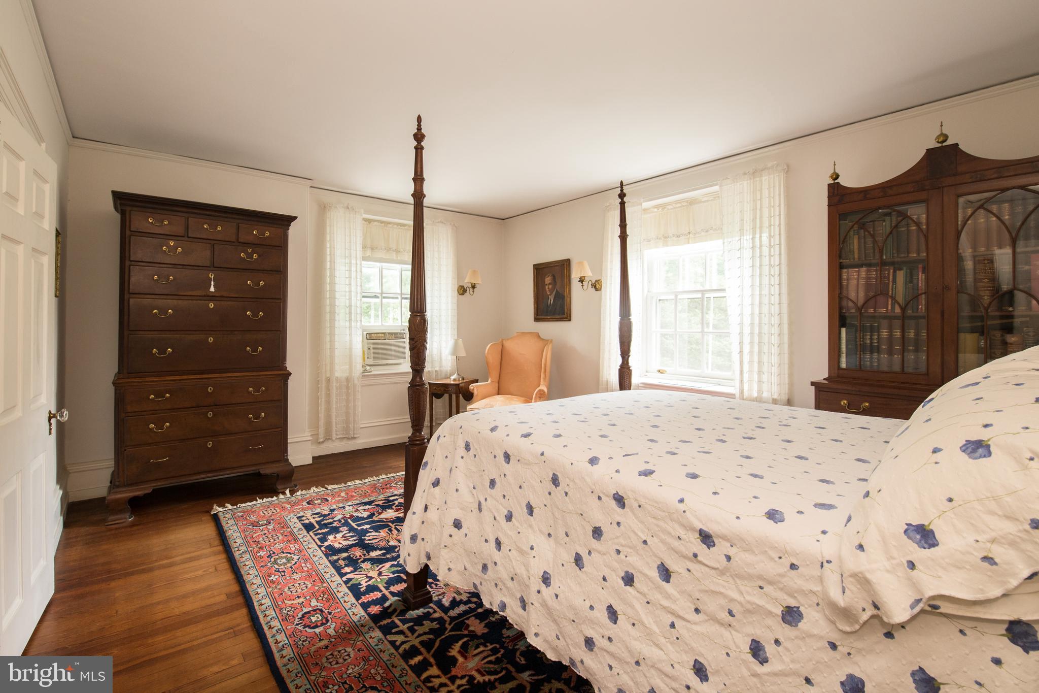 CHESTNUT HILL - Residential