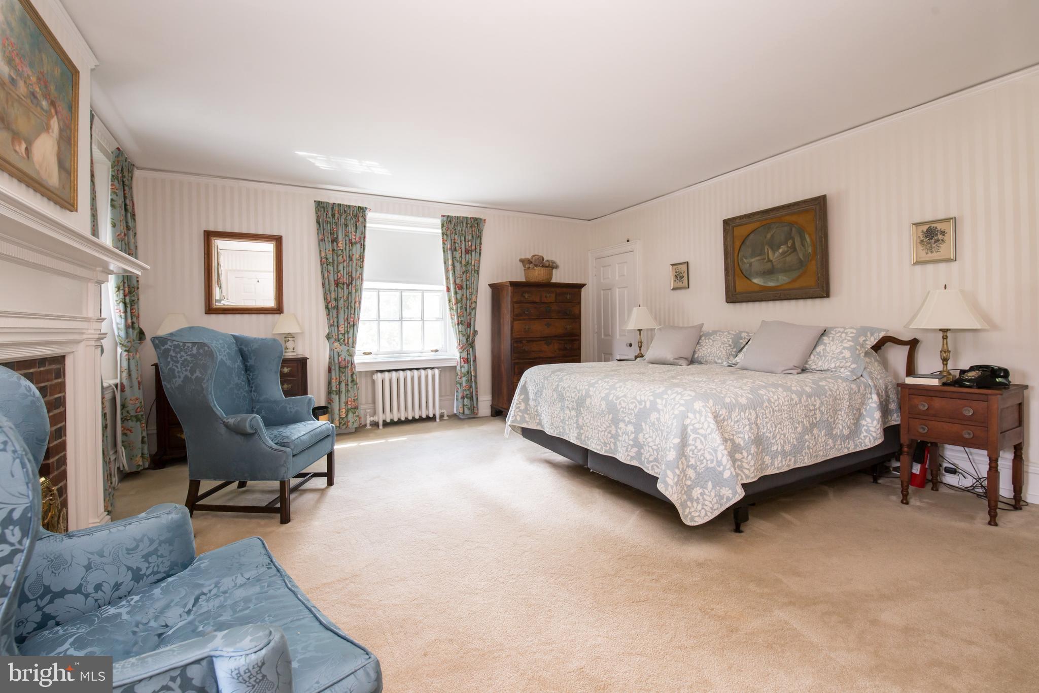 CHESTNUT HILL - Residential