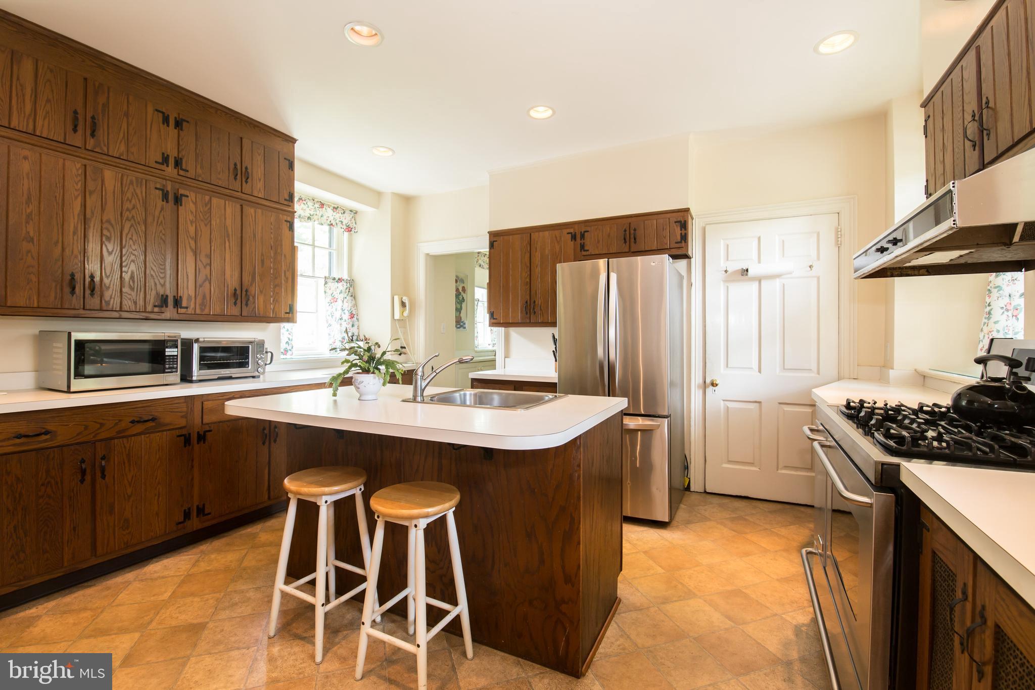 CHESTNUT HILL - Residential