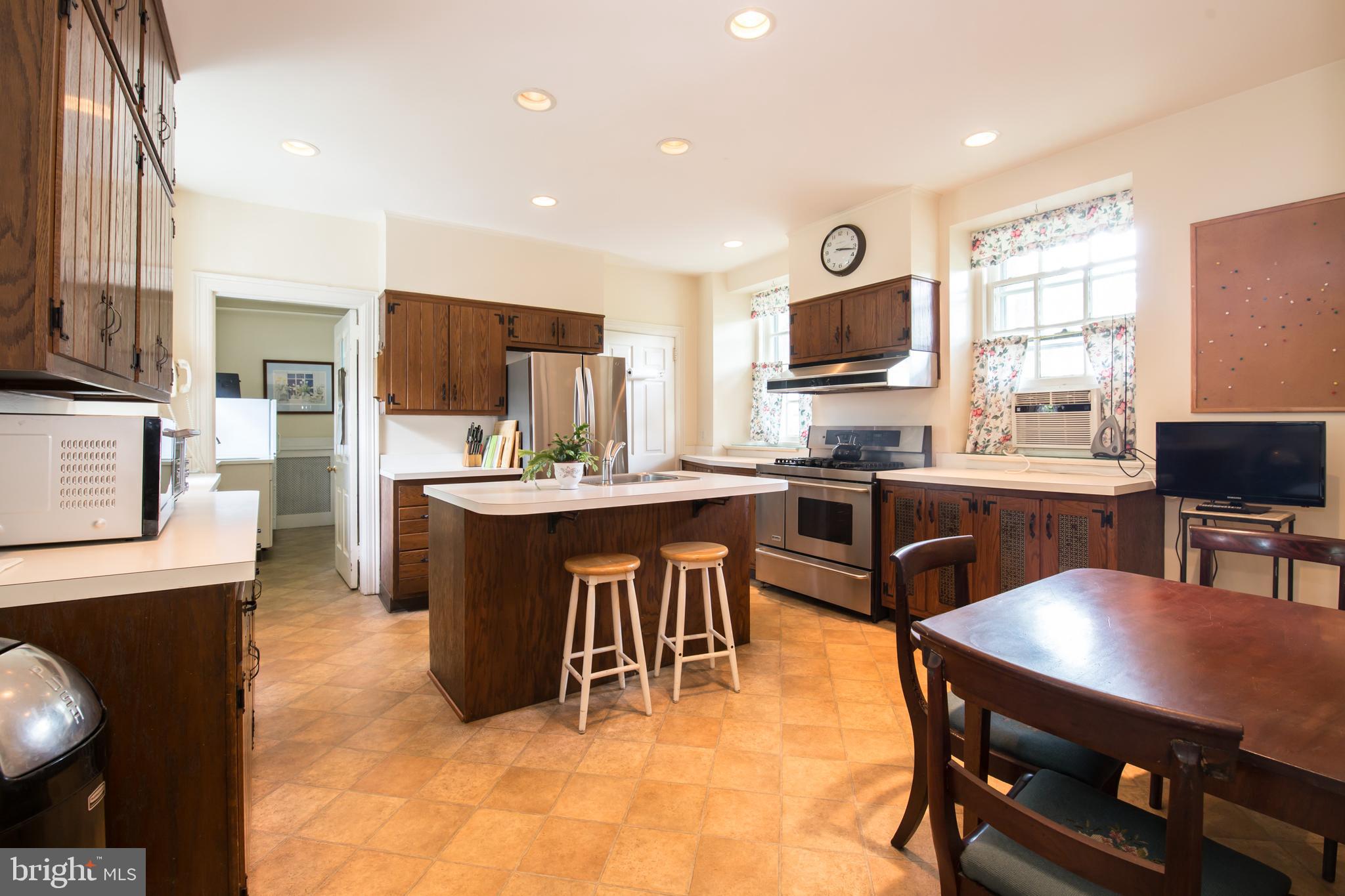 CHESTNUT HILL - Residential
