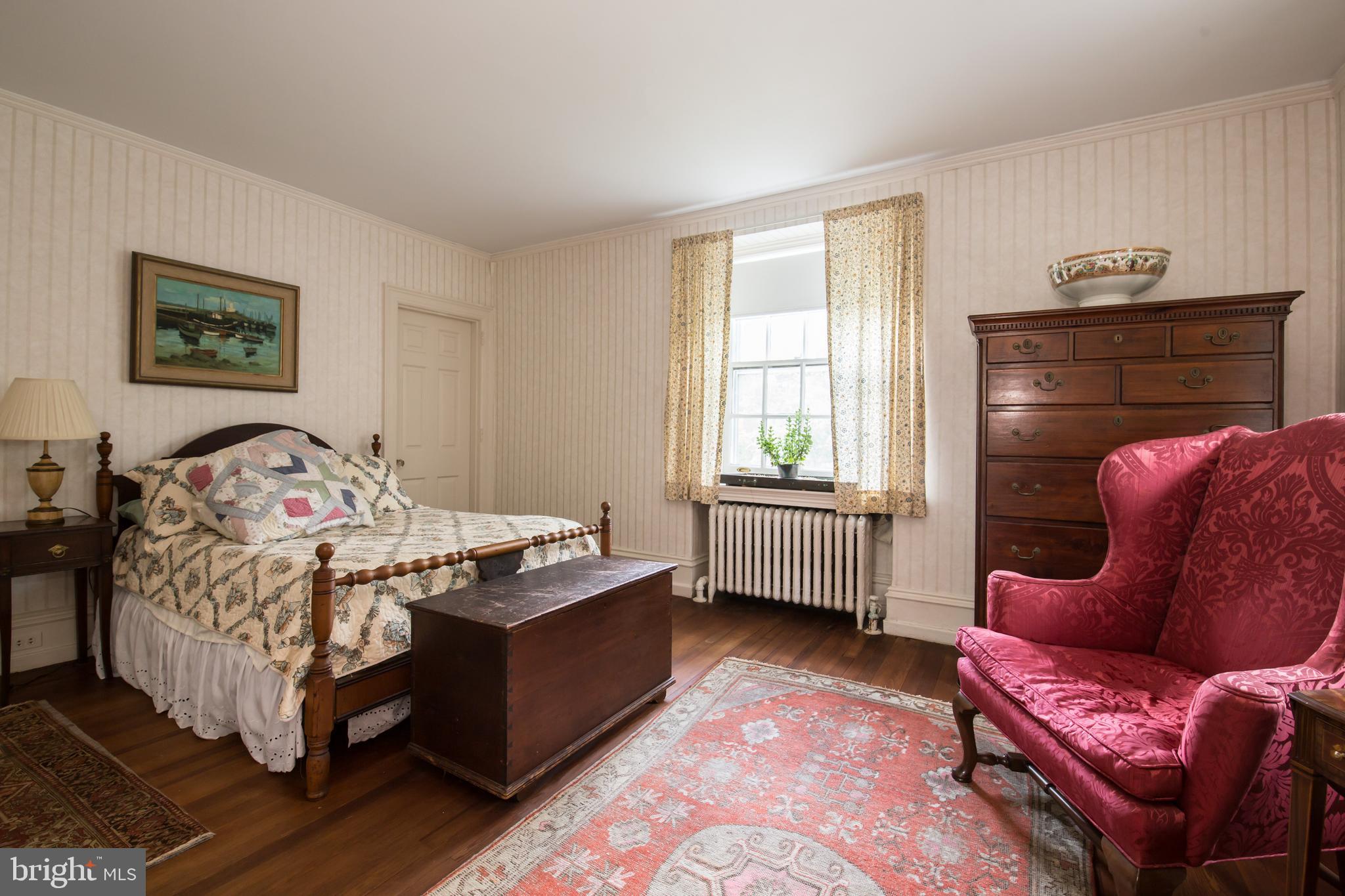 CHESTNUT HILL - Residential