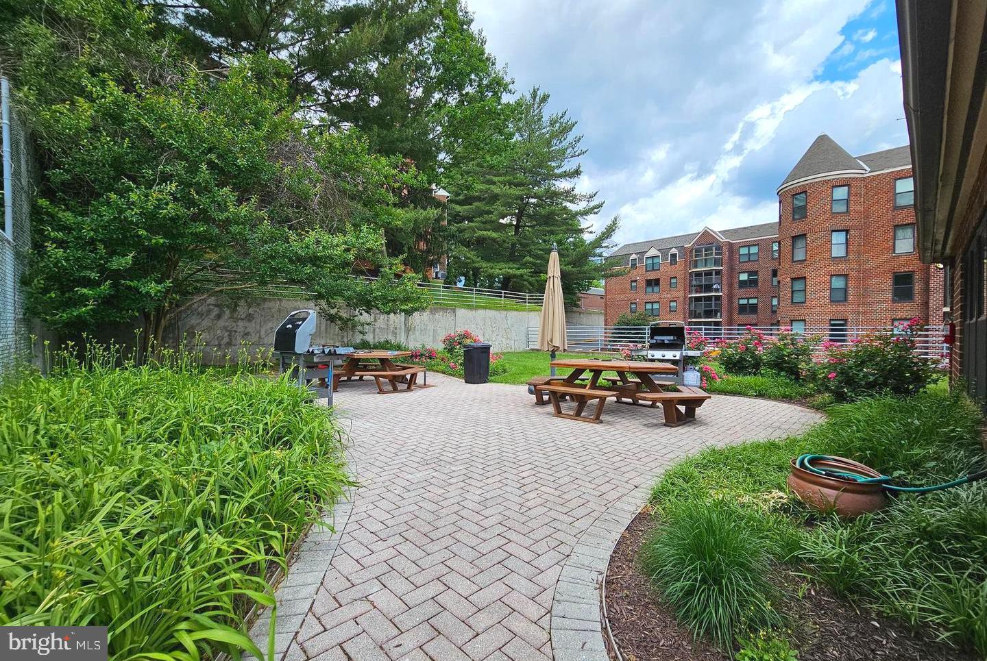 ASTORIA CONDOMINIUM - Residential