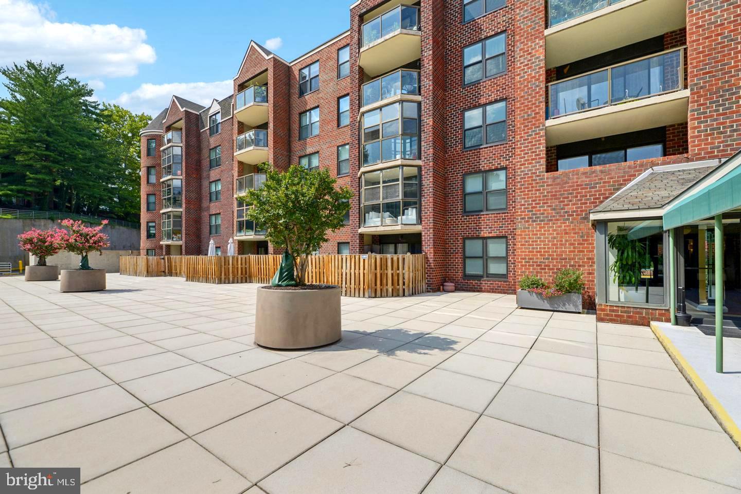 ASTORIA CONDOMINIUM - Residential