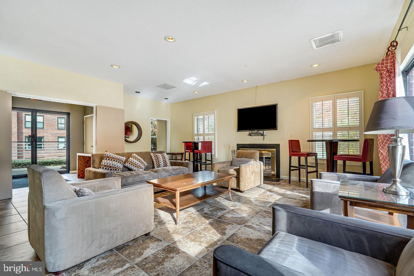 ASTORIA CONDOMINIUM - Residential