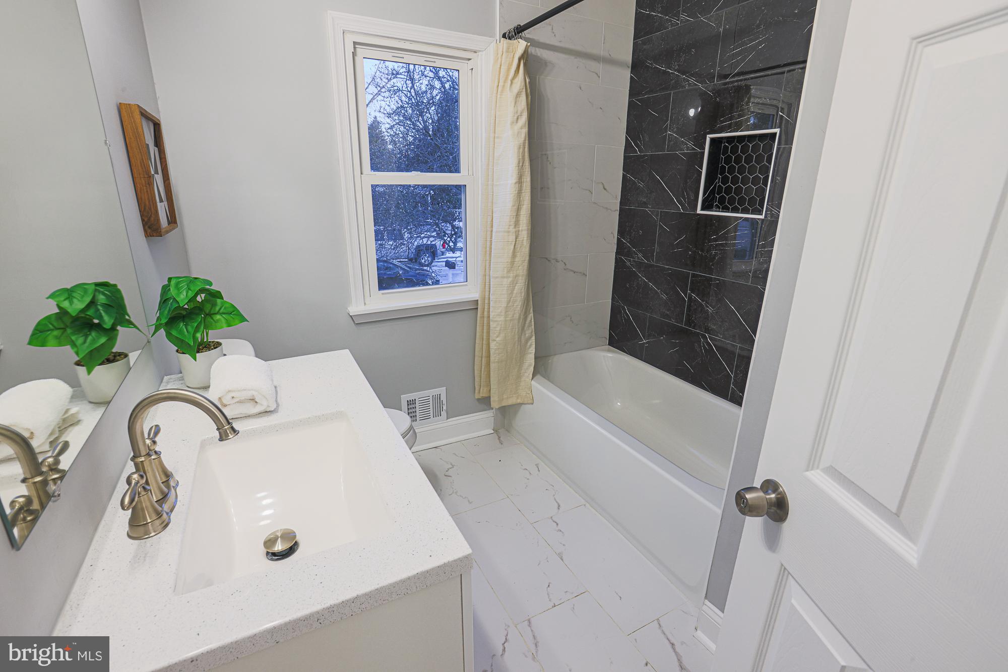 BUCKINGHAM ESTATES - Residential