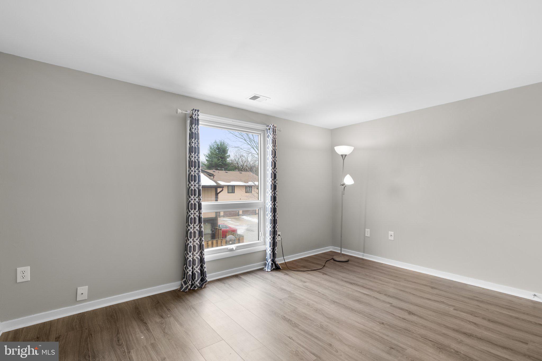 WOODSIDE SQUARE - Residential