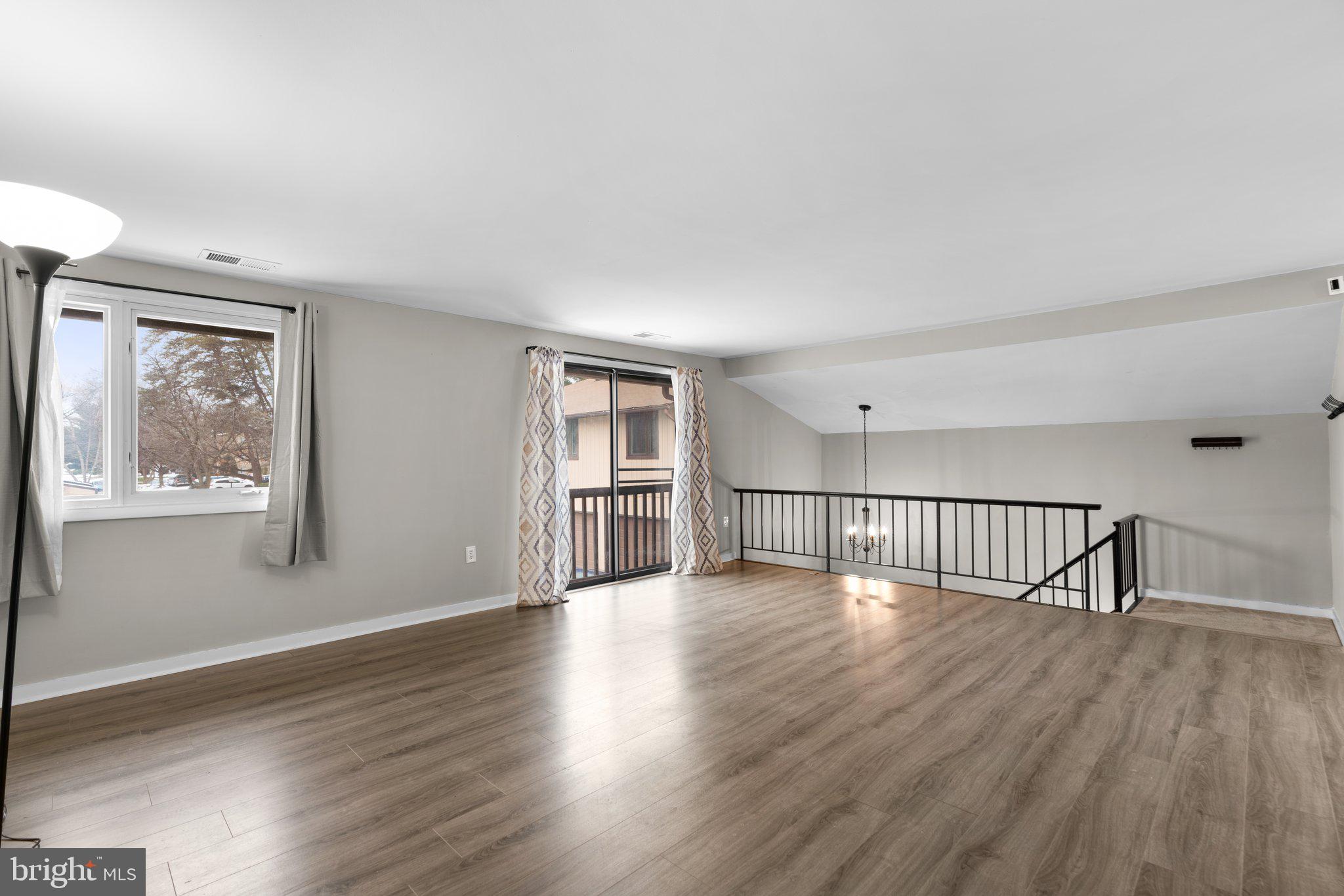 WOODSIDE SQUARE - Residential