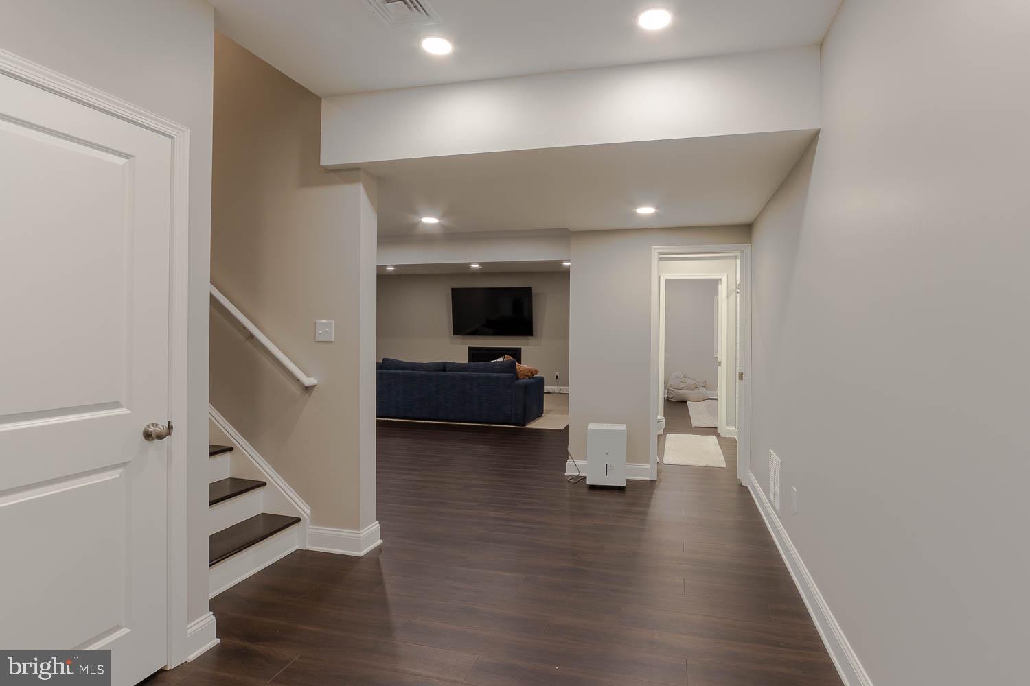 KINGSTON VILLAGE - Residential