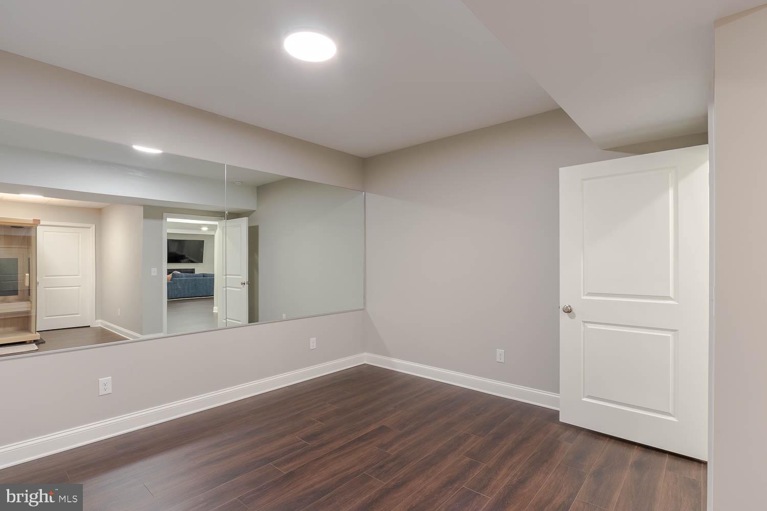 KINGSTON VILLAGE - Residential