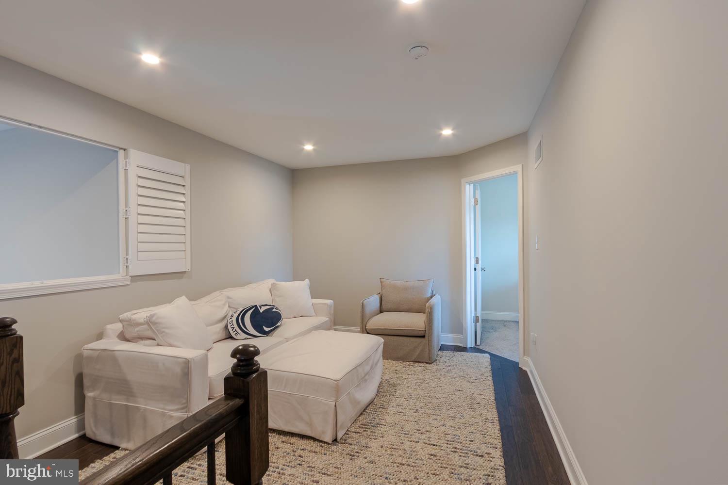 KINGSTON VILLAGE - Residential