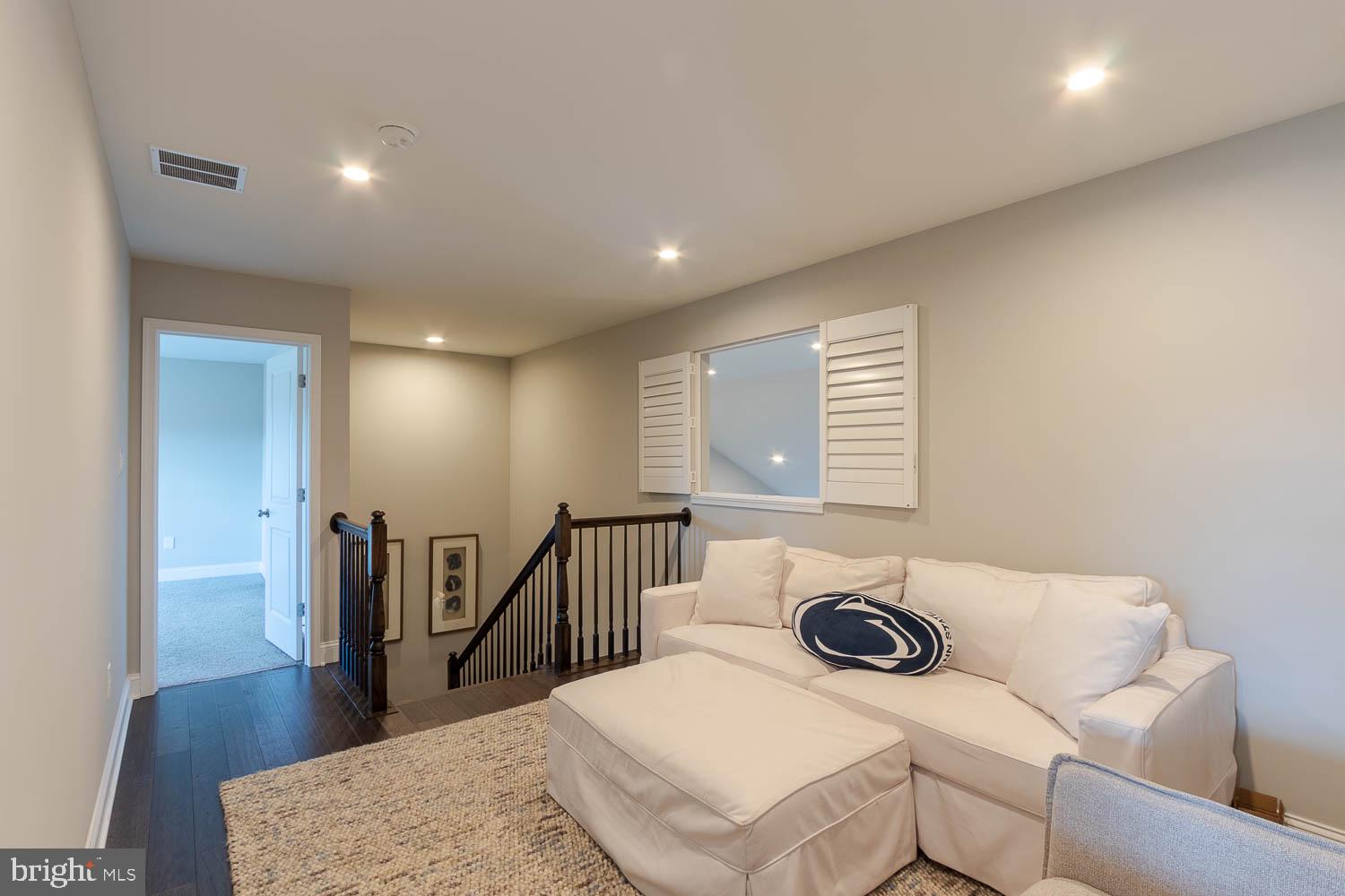 KINGSTON VILLAGE - Residential