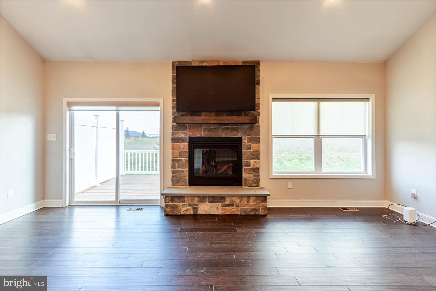 KINGSTON VILLAGE - Residential