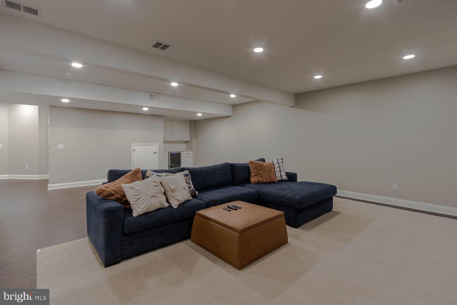 KINGSTON VILLAGE - Residential