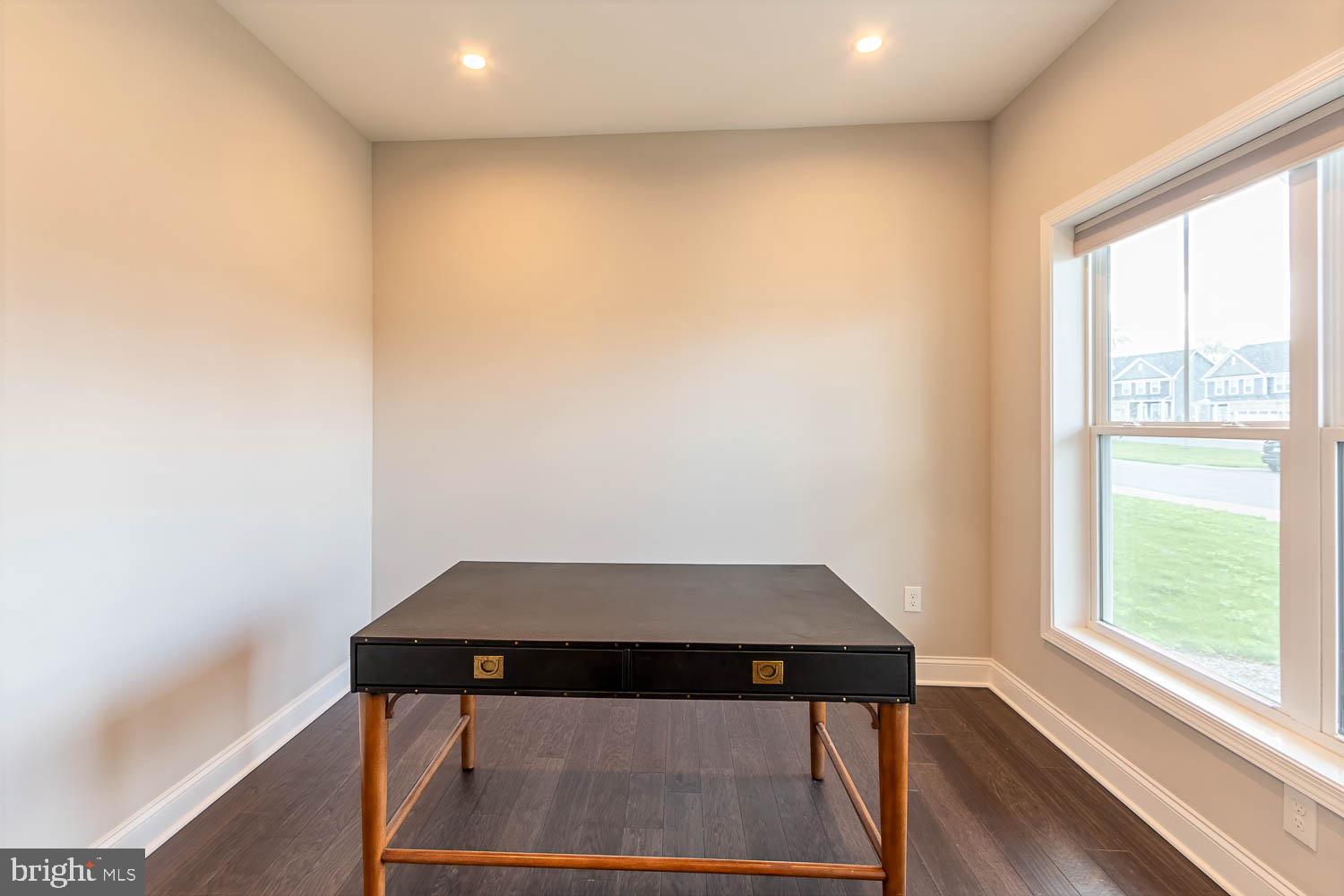 KINGSTON VILLAGE - Residential