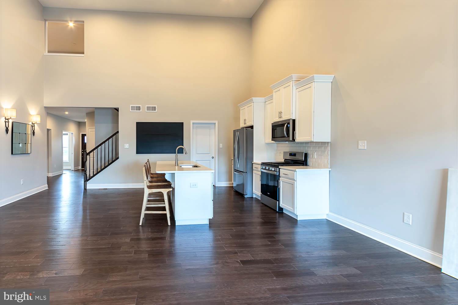 KINGSTON VILLAGE - Residential