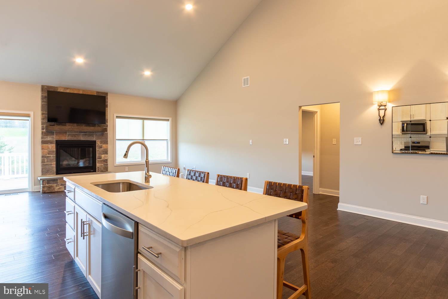 KINGSTON VILLAGE - Residential