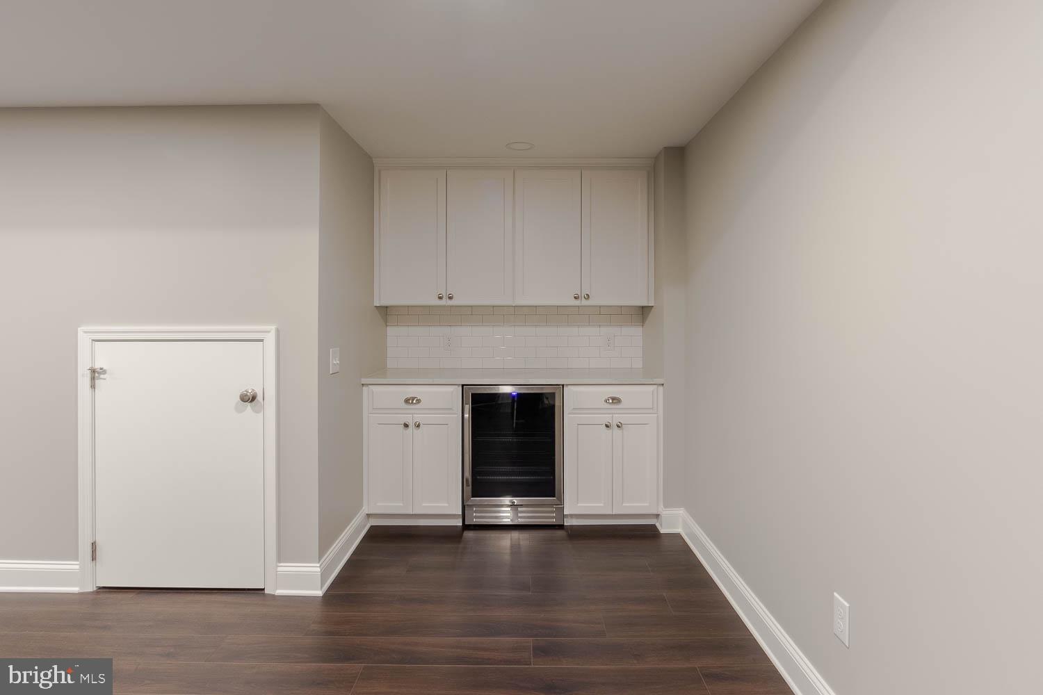 KINGSTON VILLAGE - Residential