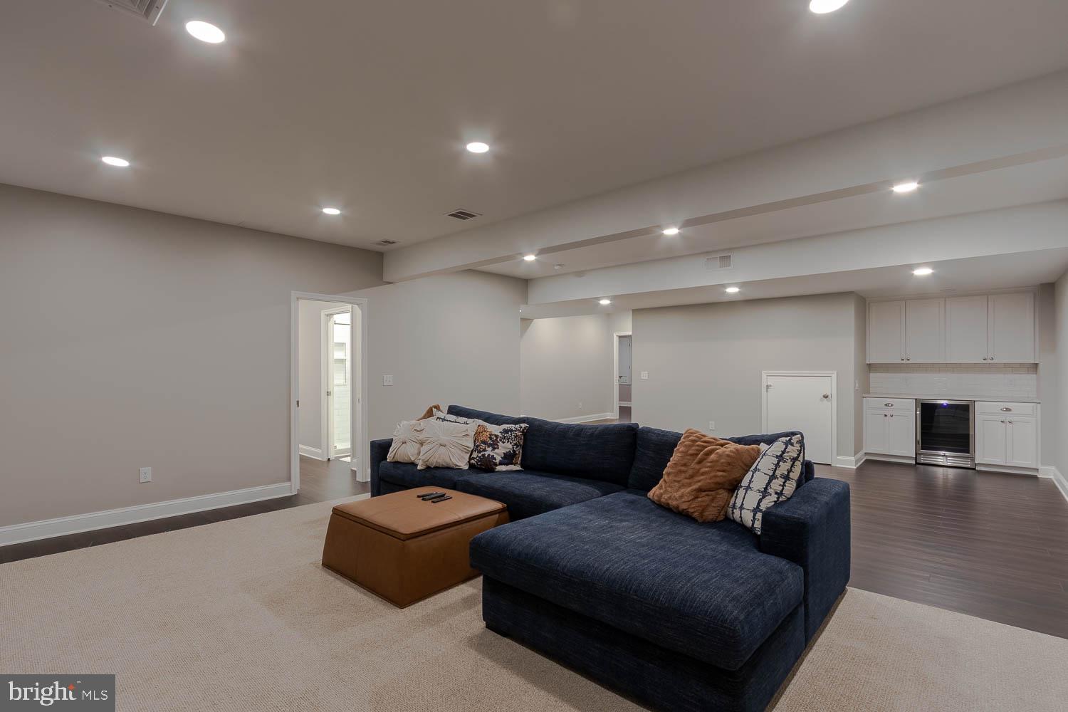 KINGSTON VILLAGE - Residential