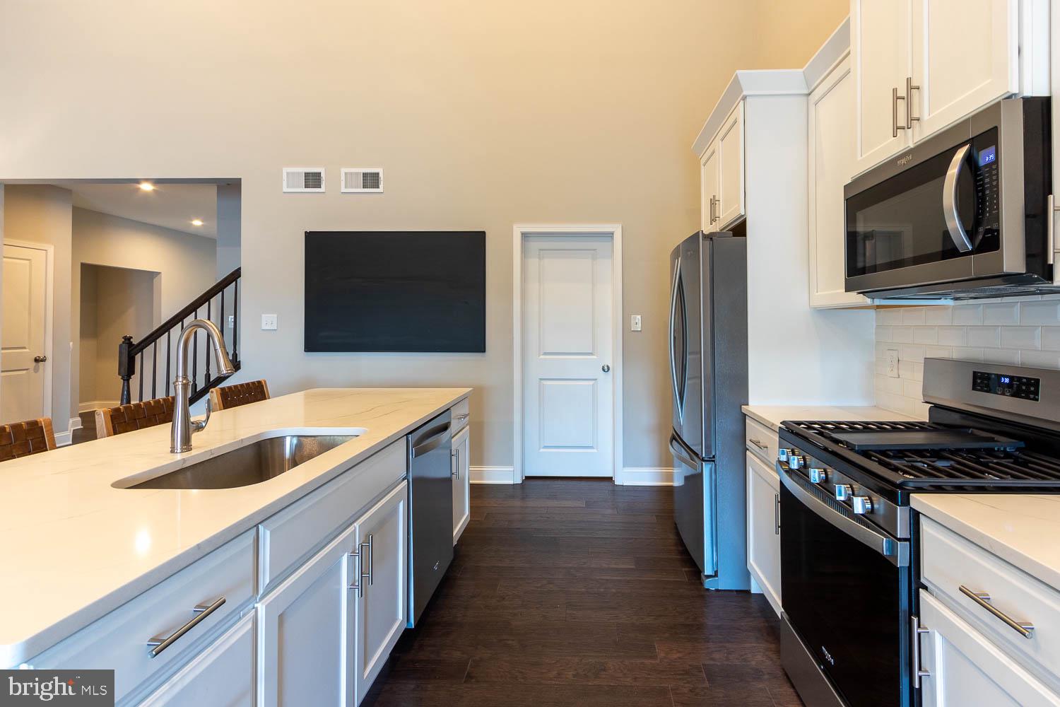 KINGSTON VILLAGE - Residential