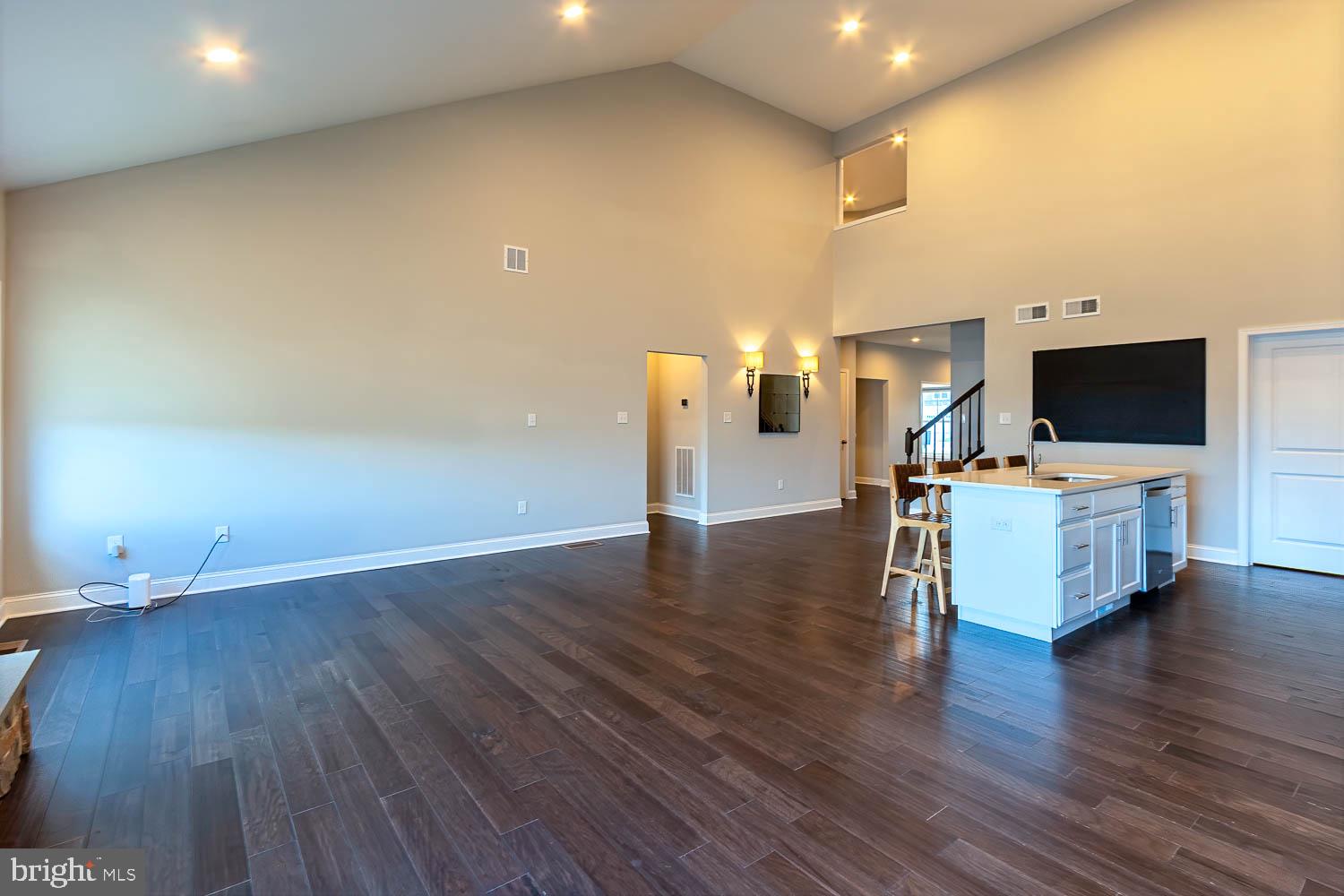 KINGSTON VILLAGE - Residential