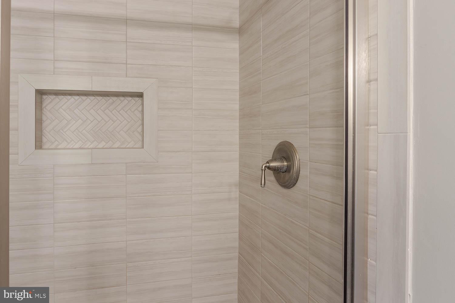 KINGSTON VILLAGE - Residential