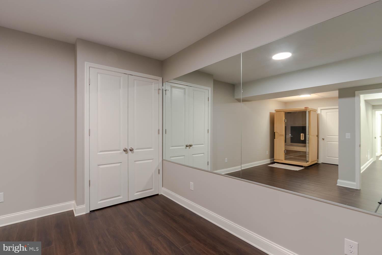 KINGSTON VILLAGE - Residential